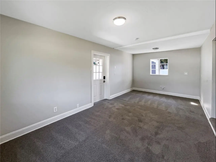 370 E Waldo St - Photo 5 of 20