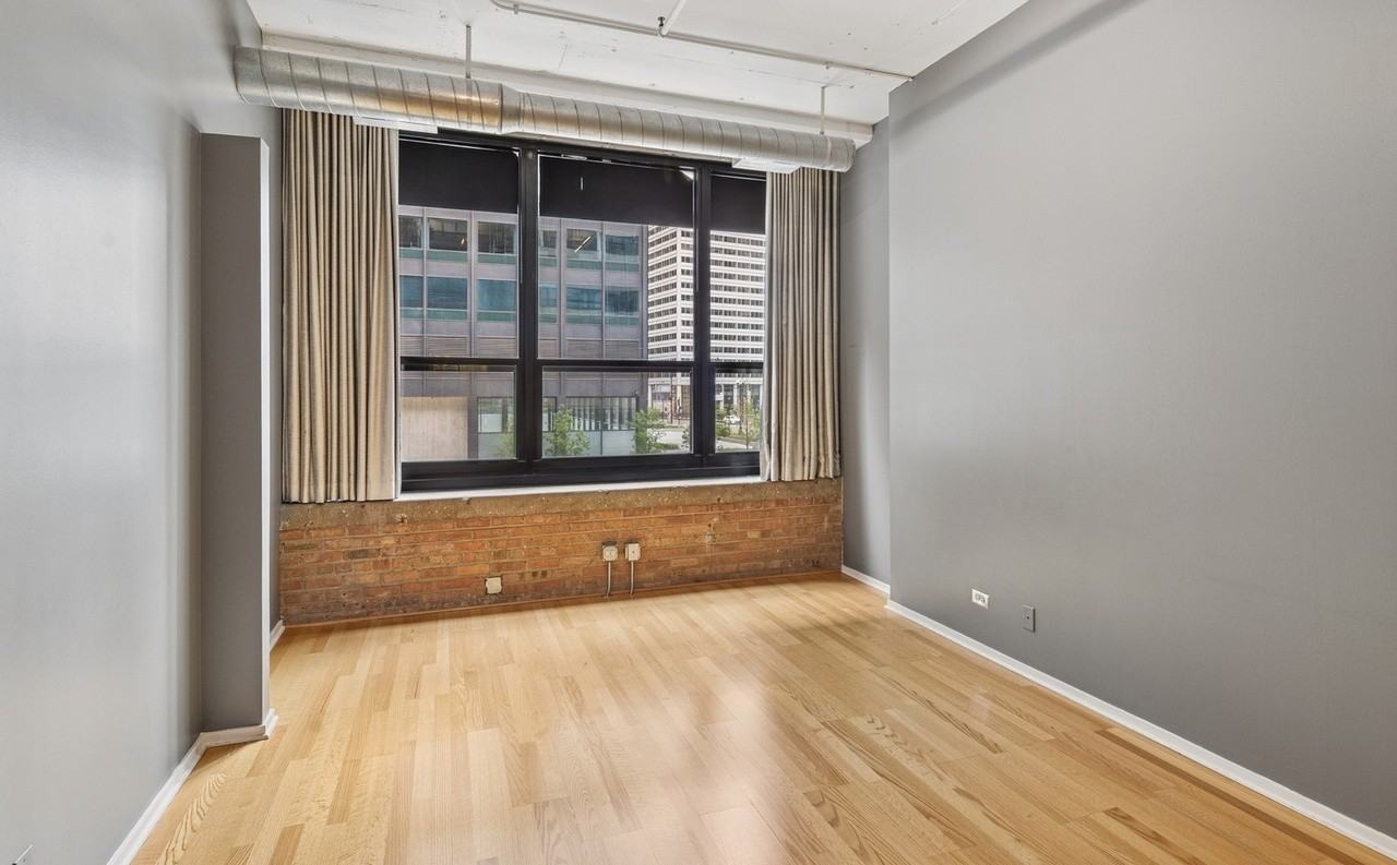 130 S Canal St - Photo 4 of 7