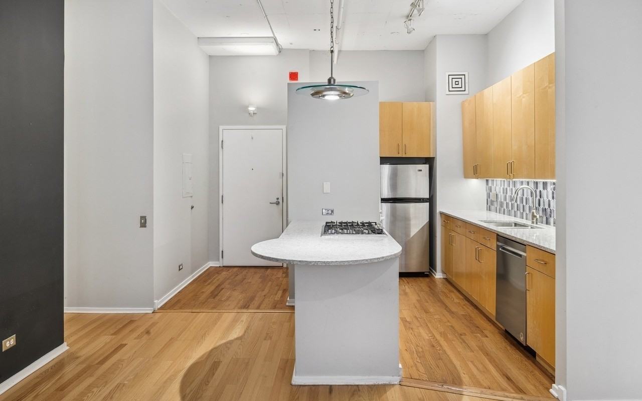 130 S Canal St - Photo 5 of 7