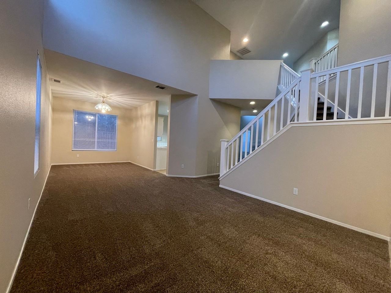 4652 Hawk Way - Photo 5 of 38