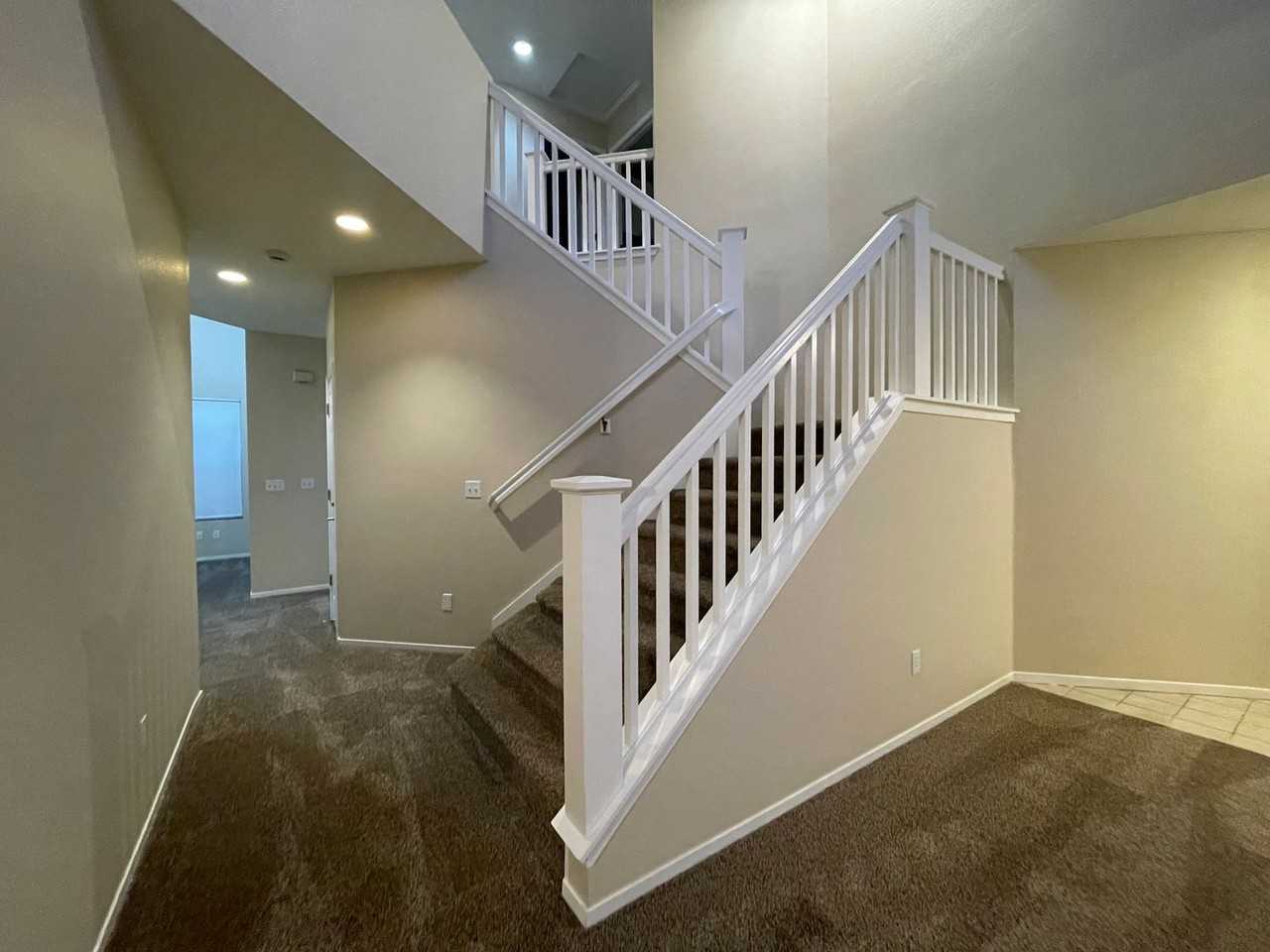 4652 Hawk Way - Photo 7 of 38