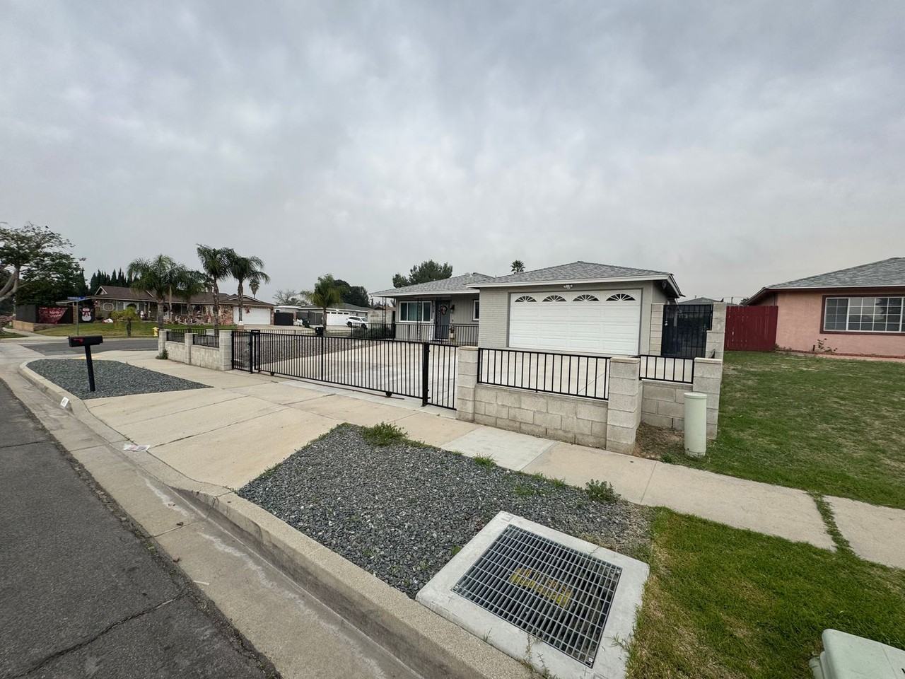 428 E Montrose St - Photo 3 of 27