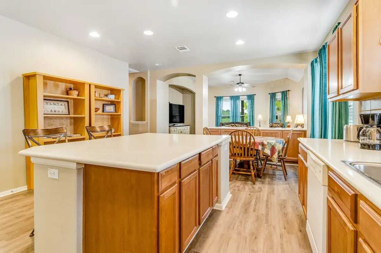 201 Newberry Trl - Photo 7 of 26