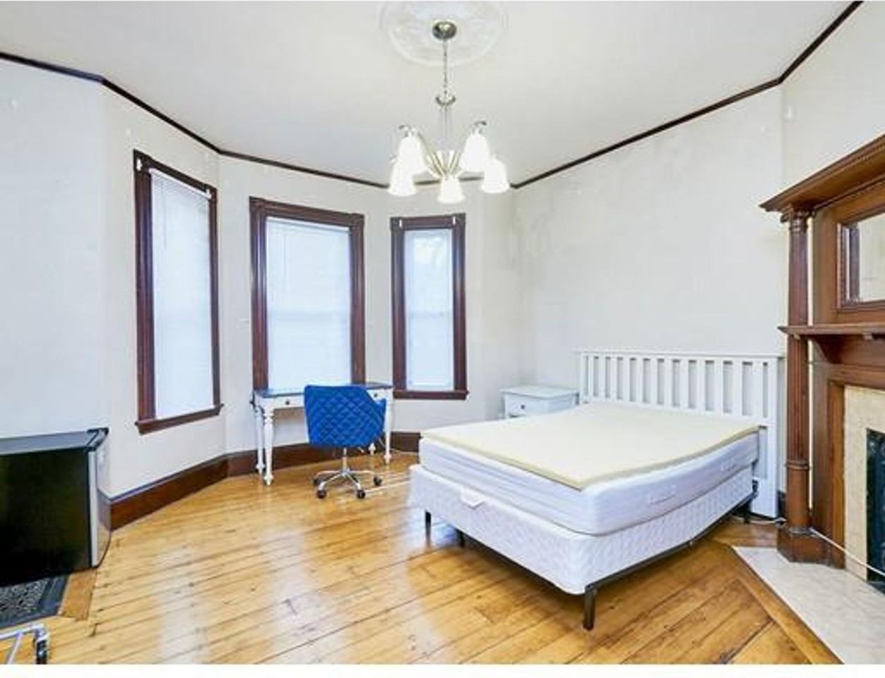 295 Foster St - Photo 7 of 18