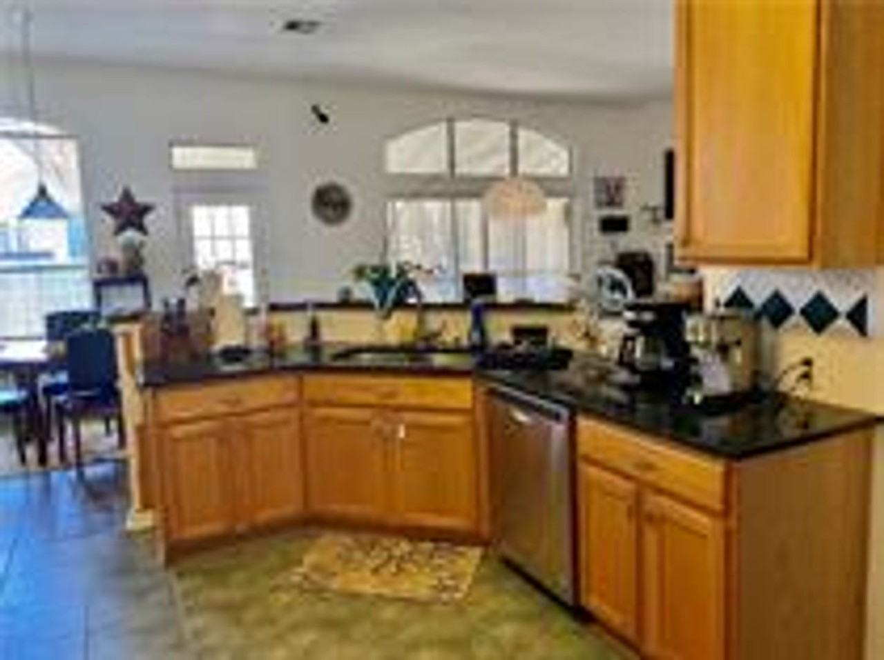 15802 Garrison Cir - Photo 4 of 18