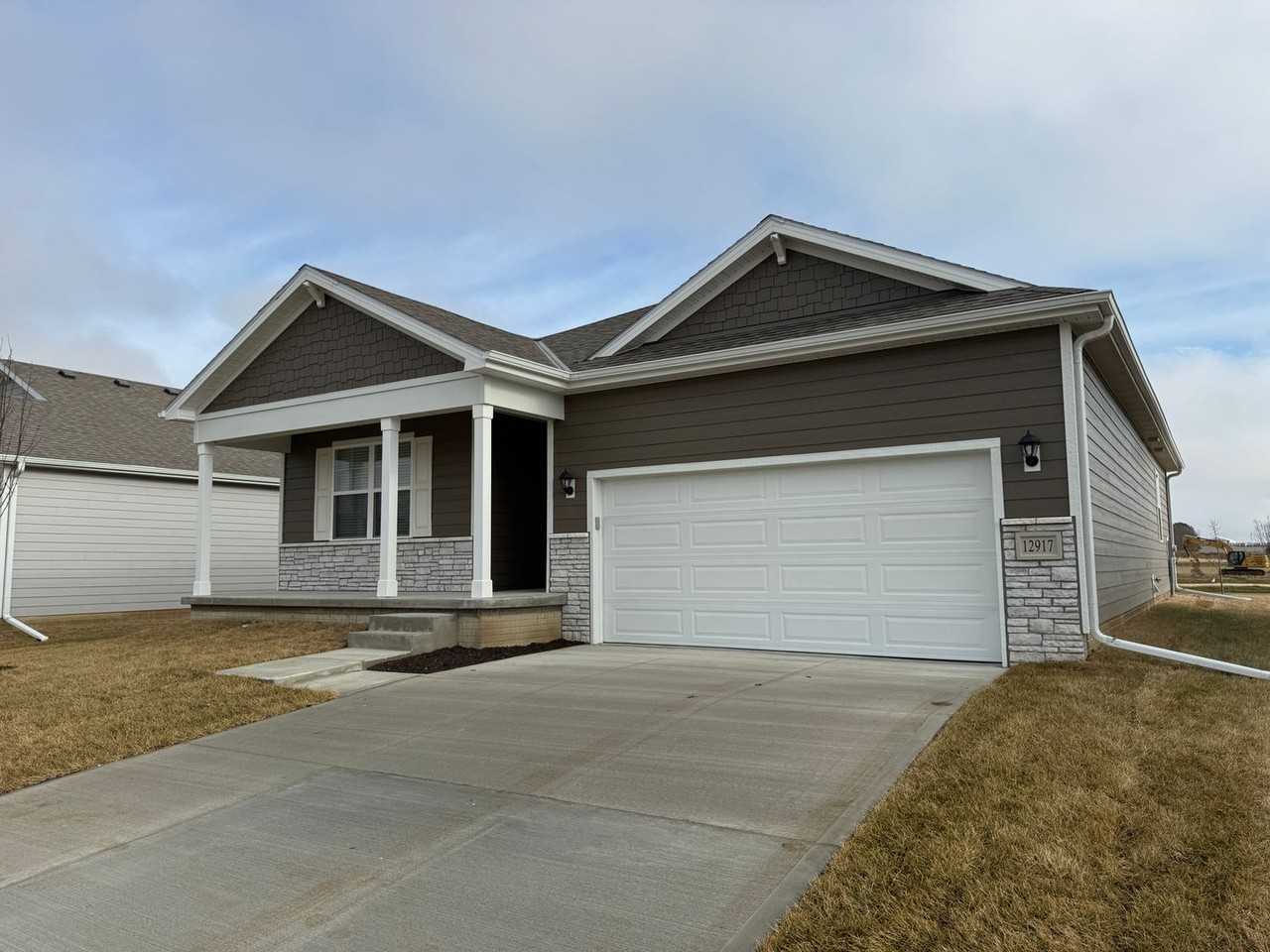 12917 S 66th Ave - Photo 2 of 49