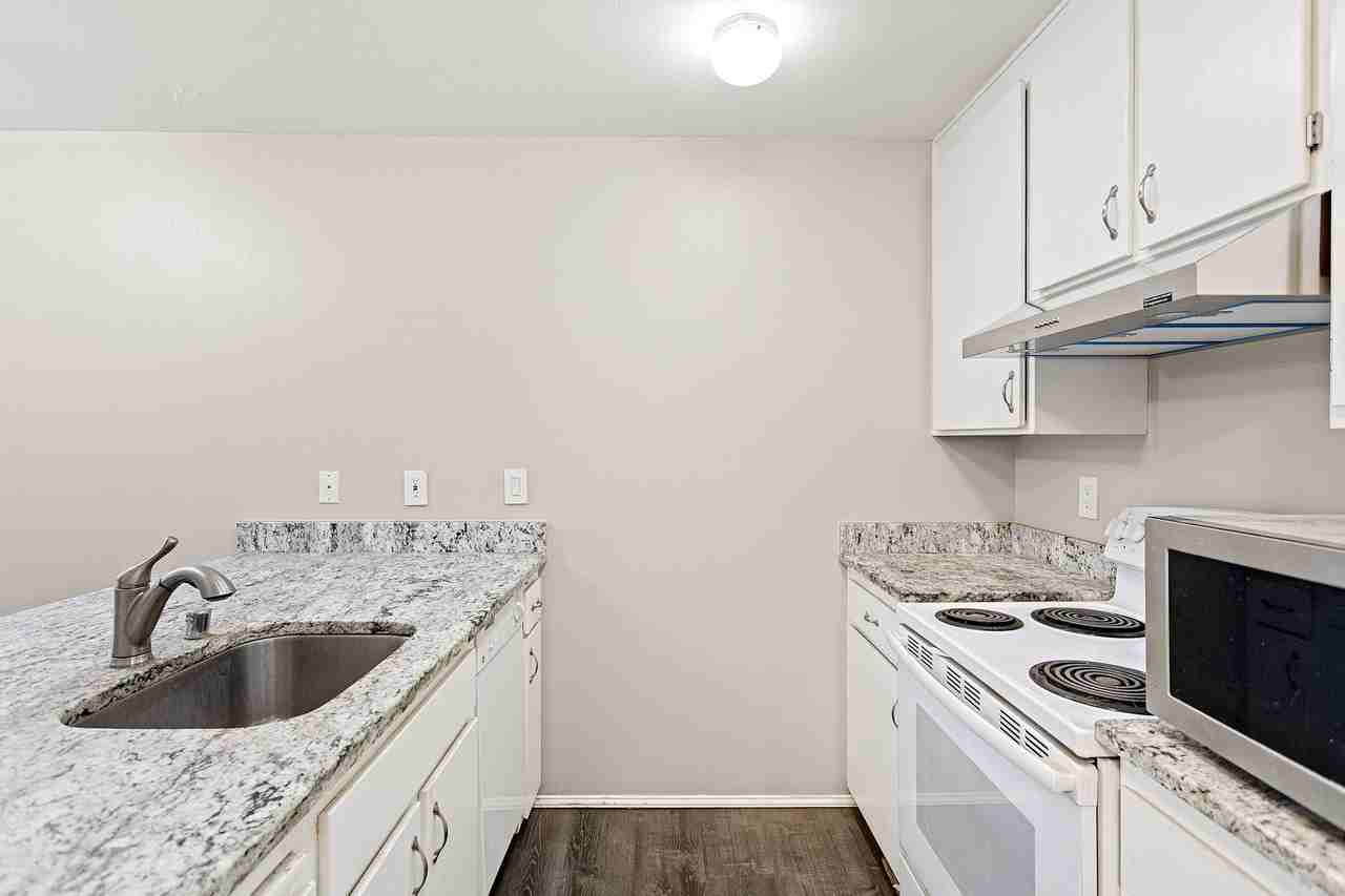 3017 S 224th St #B - Photo 3 of 8