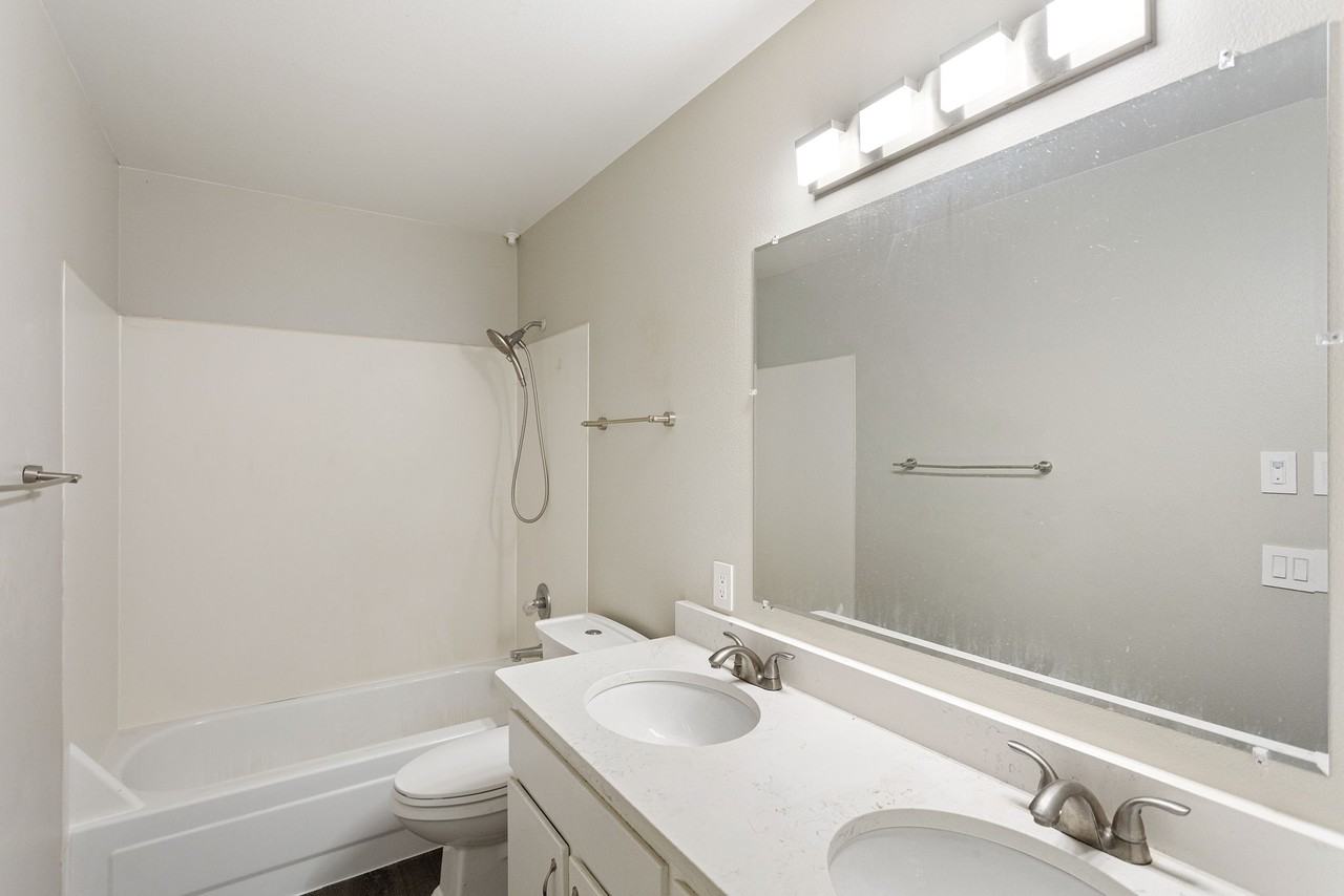 3017 S 224th St #B - Photo 7 of 8