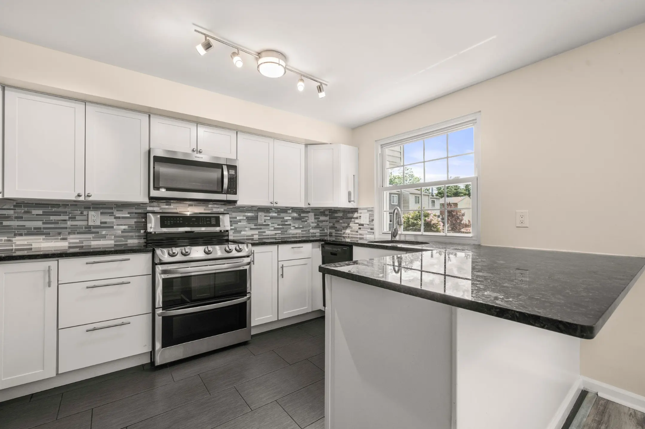 5241 Saint Genevieve Pl - Photo 7 of 32