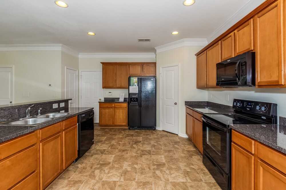 7911 Hereford St - Photo 6 of 16