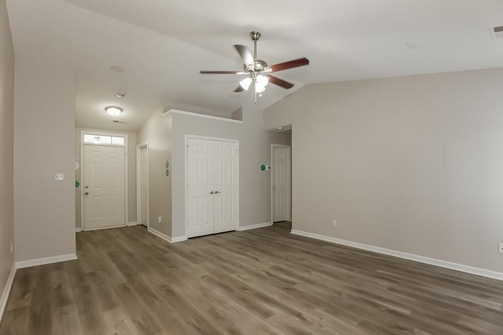 1610 Royal Tree Ct - Photo 4 of 16