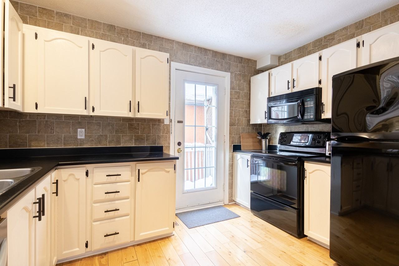 492 Cambridge Street South - Photo 7 of 23