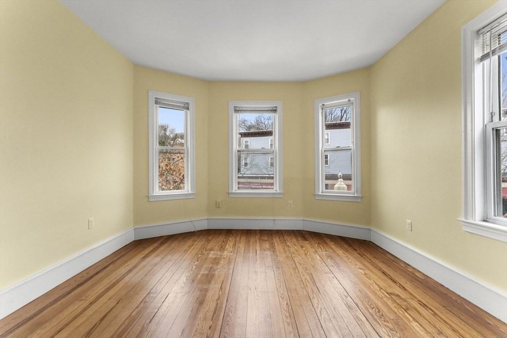 573 Washington St - Photo 2 of 14