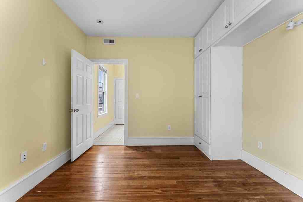 573 Washington St - Photo 7 of 14