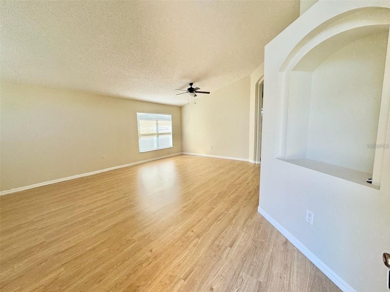 1317 Casterton Cir - Photo 3 of 15