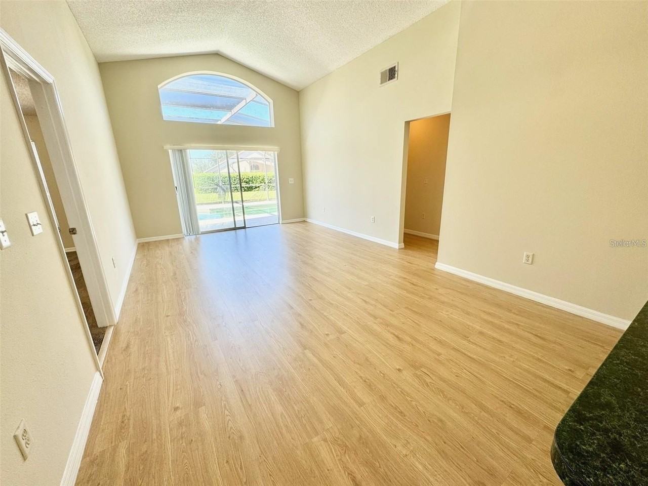 1317 Casterton Cir - Photo 6 of 15