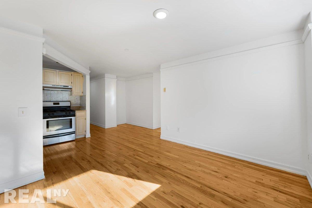 E 8th St #2B - Photo 5 of 13