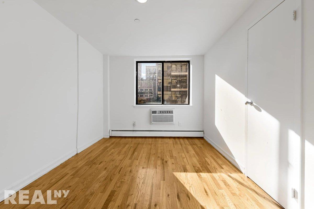 E 8th St #2B - Photo 6 of 13