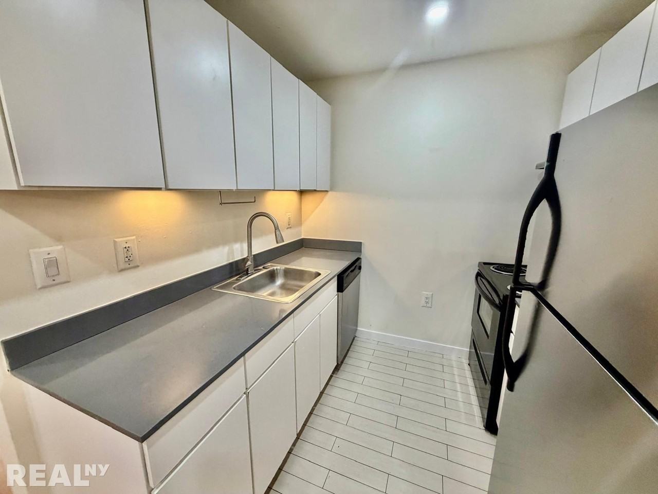 Metropolitan Ave #301 - Photo 4 of 14