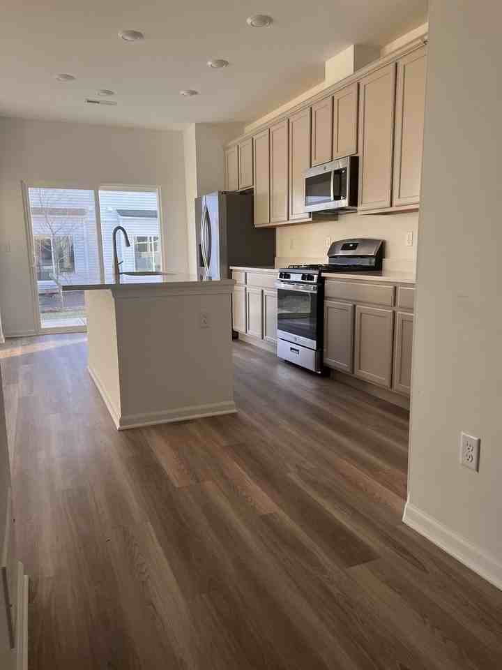 302 Kingsport Dr Unit 302 #302 - Photo 6 of 25