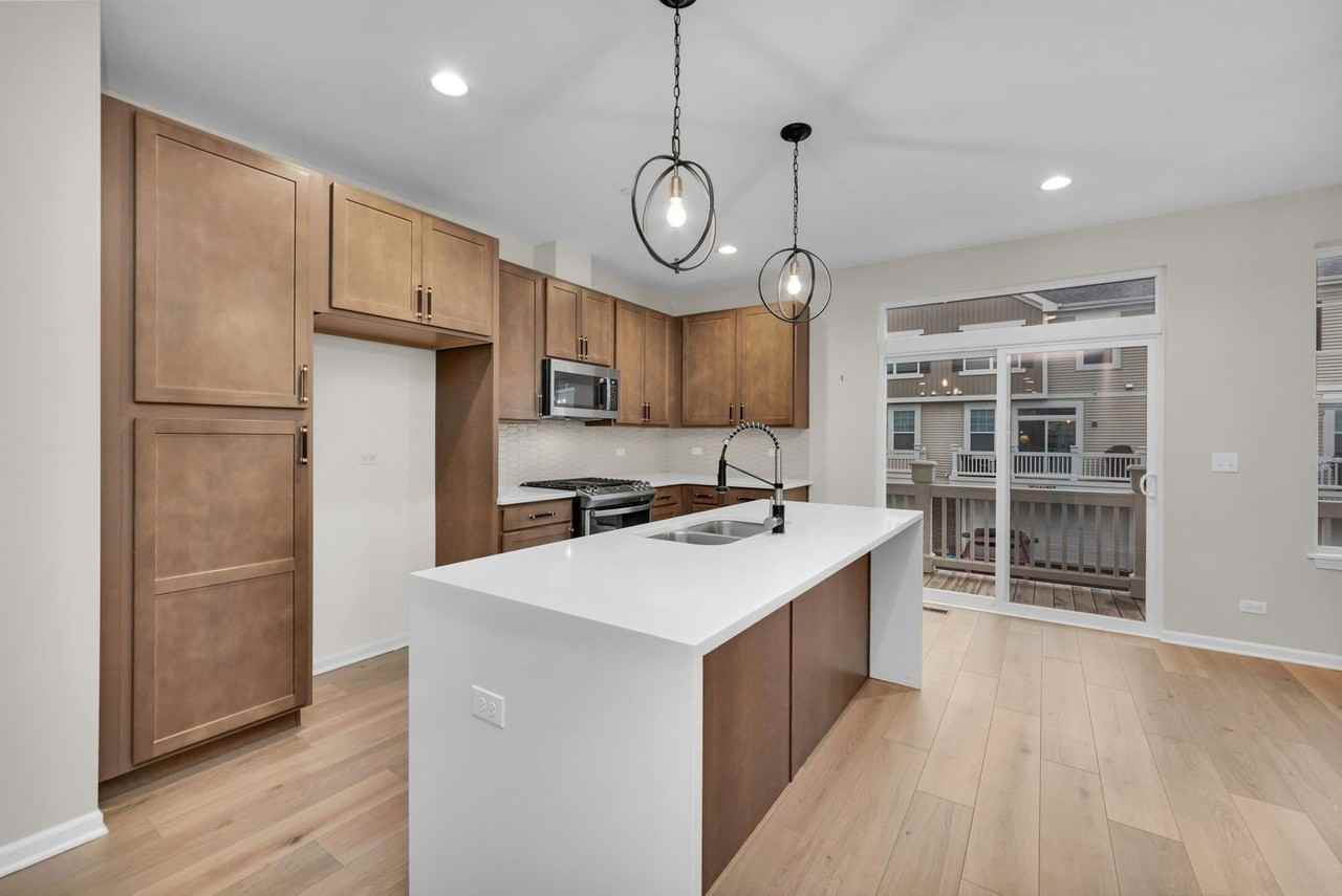 30W136 Wheeler Cir - Photo 2 of 18