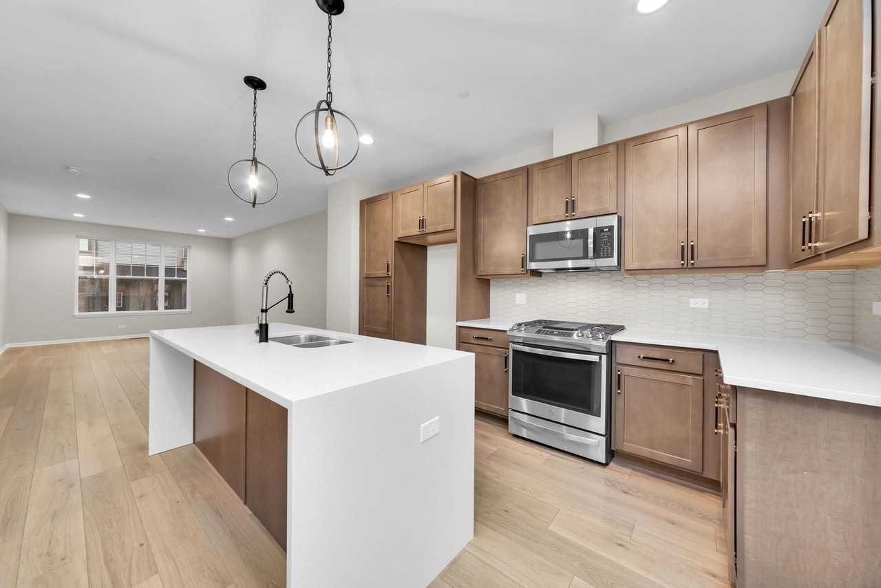 30W136 Wheeler Cir - Photo 3 of 18