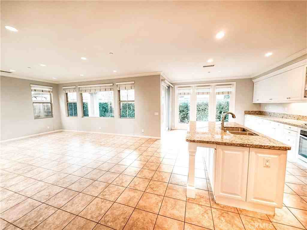 87 Coleridge - Photo 2 of 14