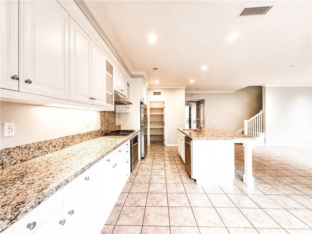 87 Coleridge - Photo 4 of 14