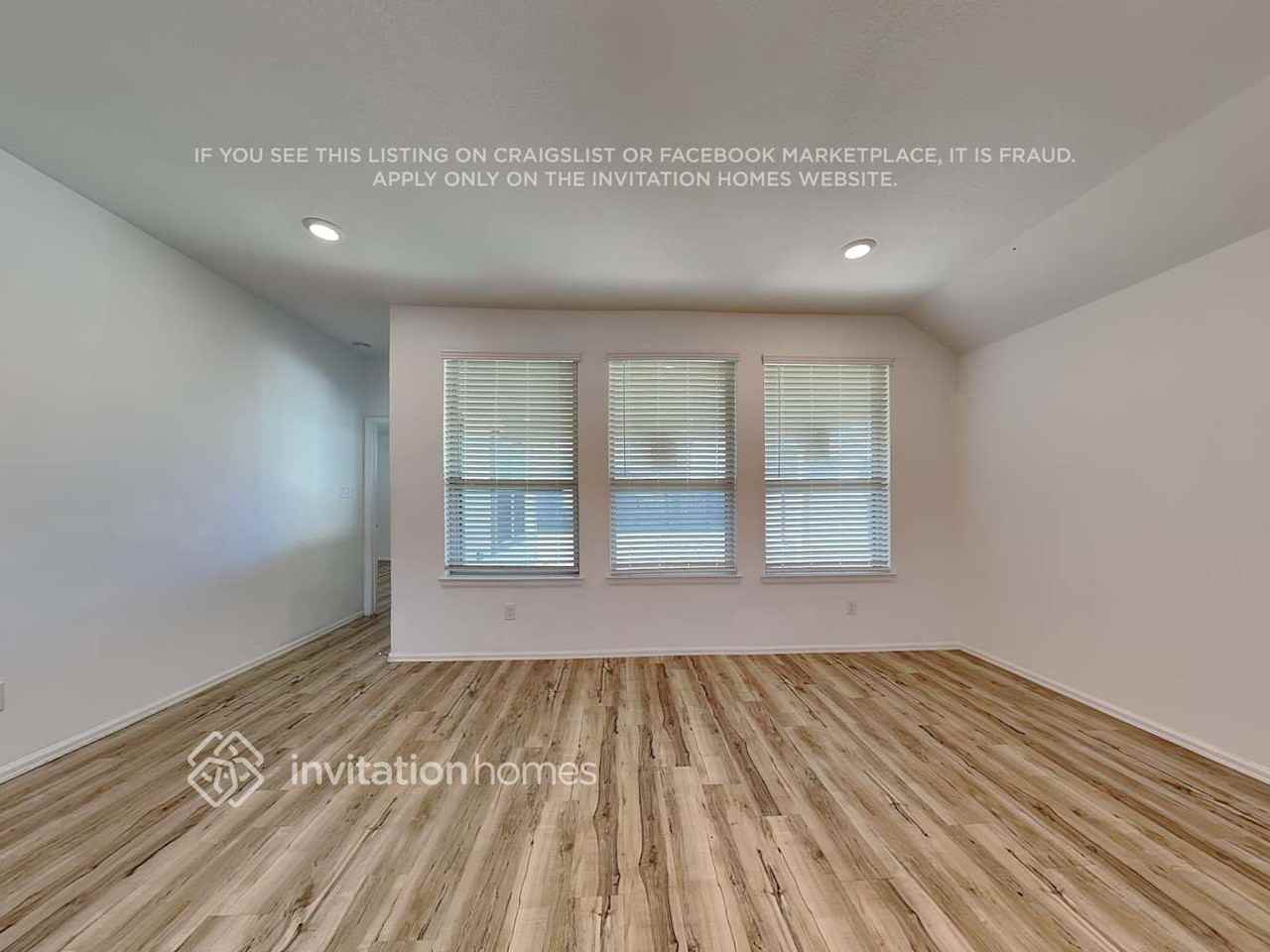 502 Pecan Landing Ln - Photo 3 of 12