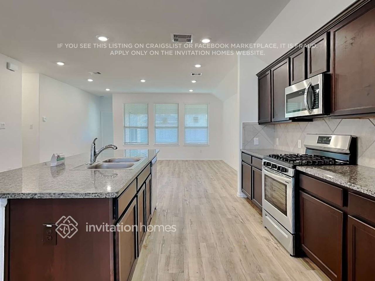 502 Pecan Landing Ln - Photo 4 of 12