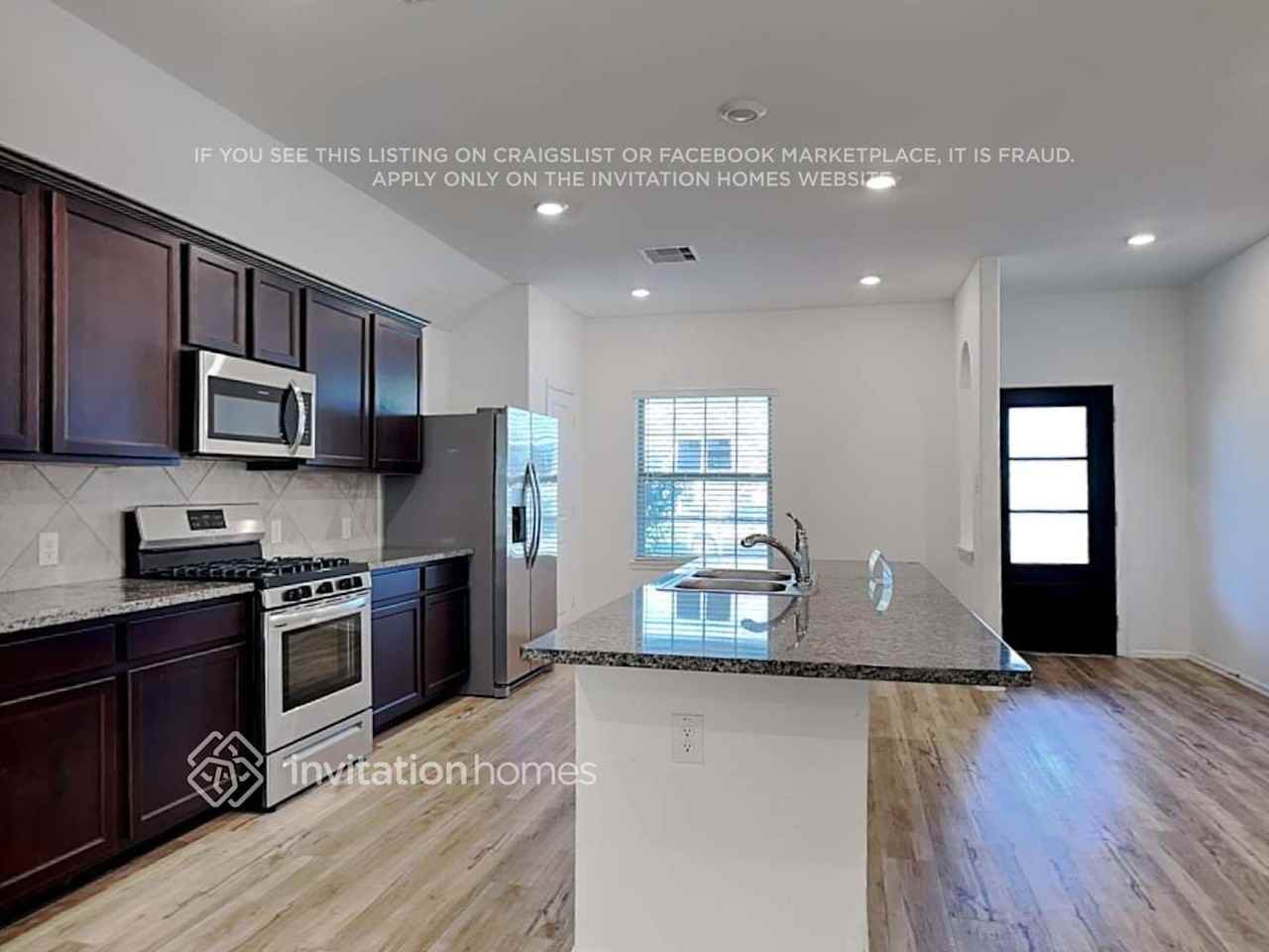 502 Pecan Landing Ln - Photo 5 of 12