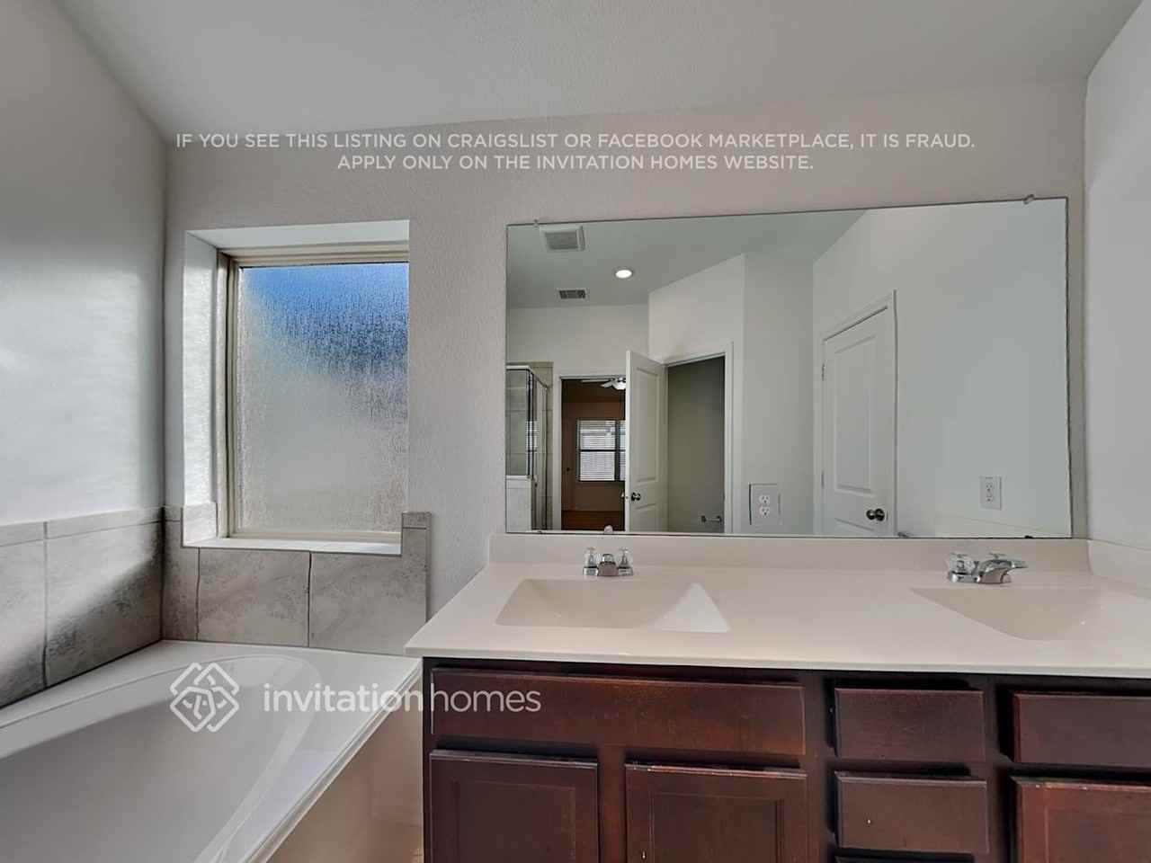 502 Pecan Landing Ln - Photo 7 of 12