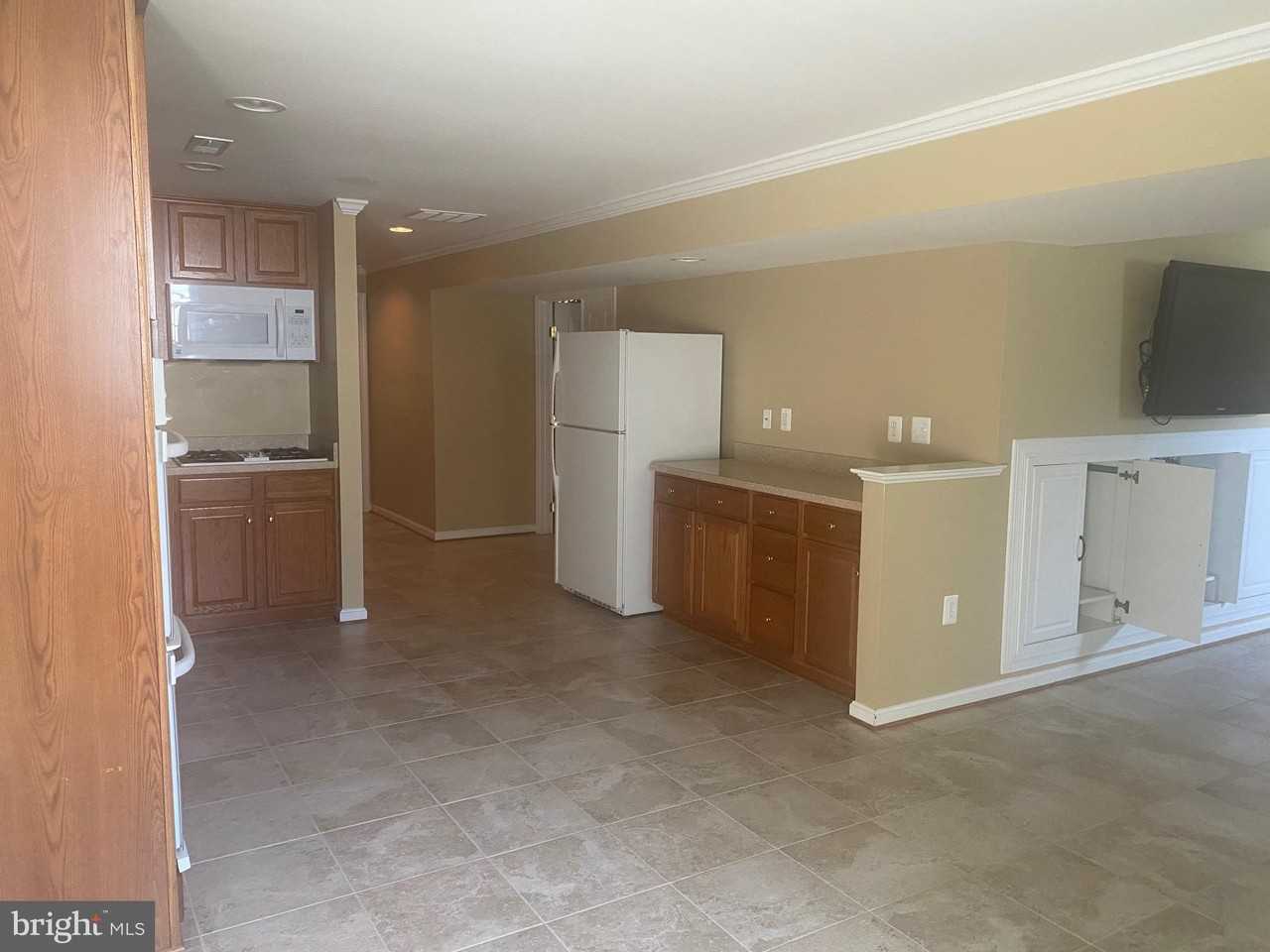 8050 Settle Ct Unit B #B - Photo 6 of 11