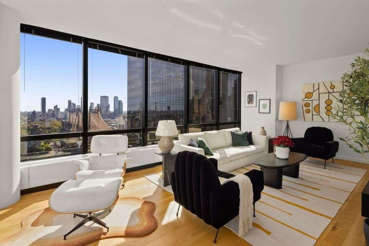 420 E 61st St #1330819P - Photo 2 of 25