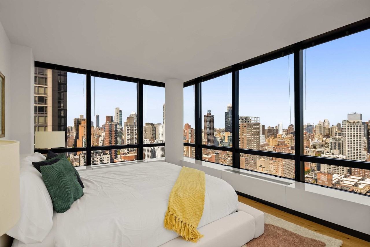 420 E 61st St #1330819P - Photo 6 of 25