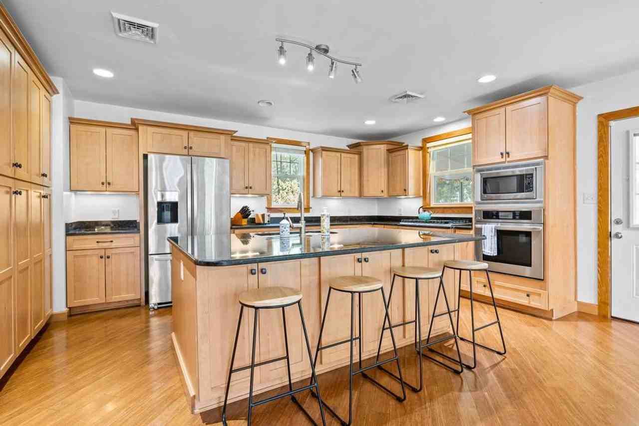 912 Little Bay Ave #1354816P - Photo 7 of 33