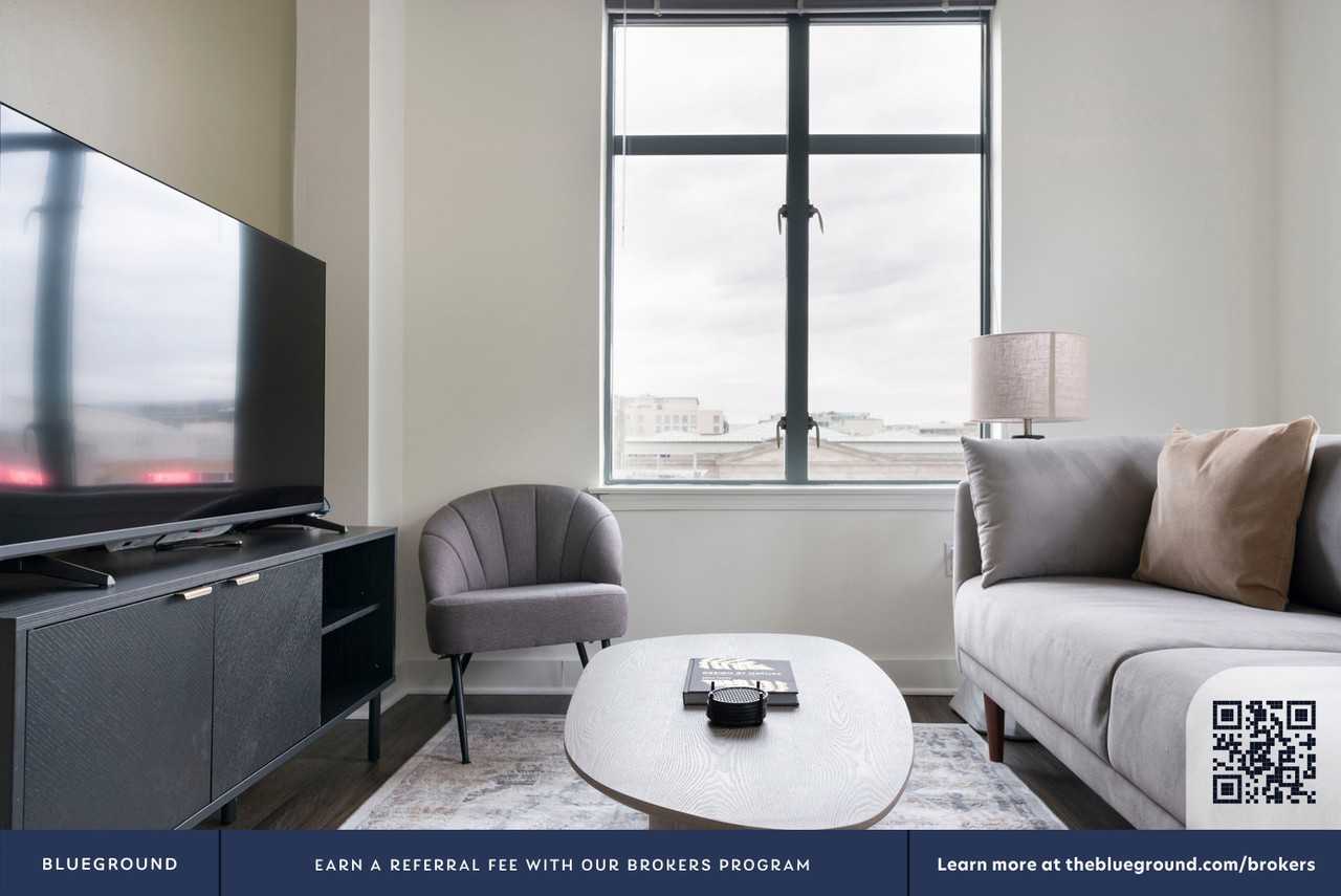 444 8th St Nw #1232 - Photo 4 of 39