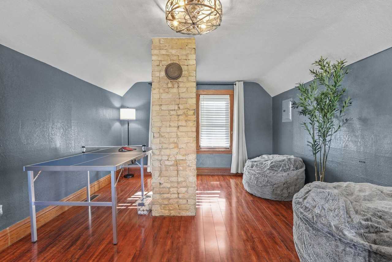 924 Capital St #1369276P - Photo 5 of 50