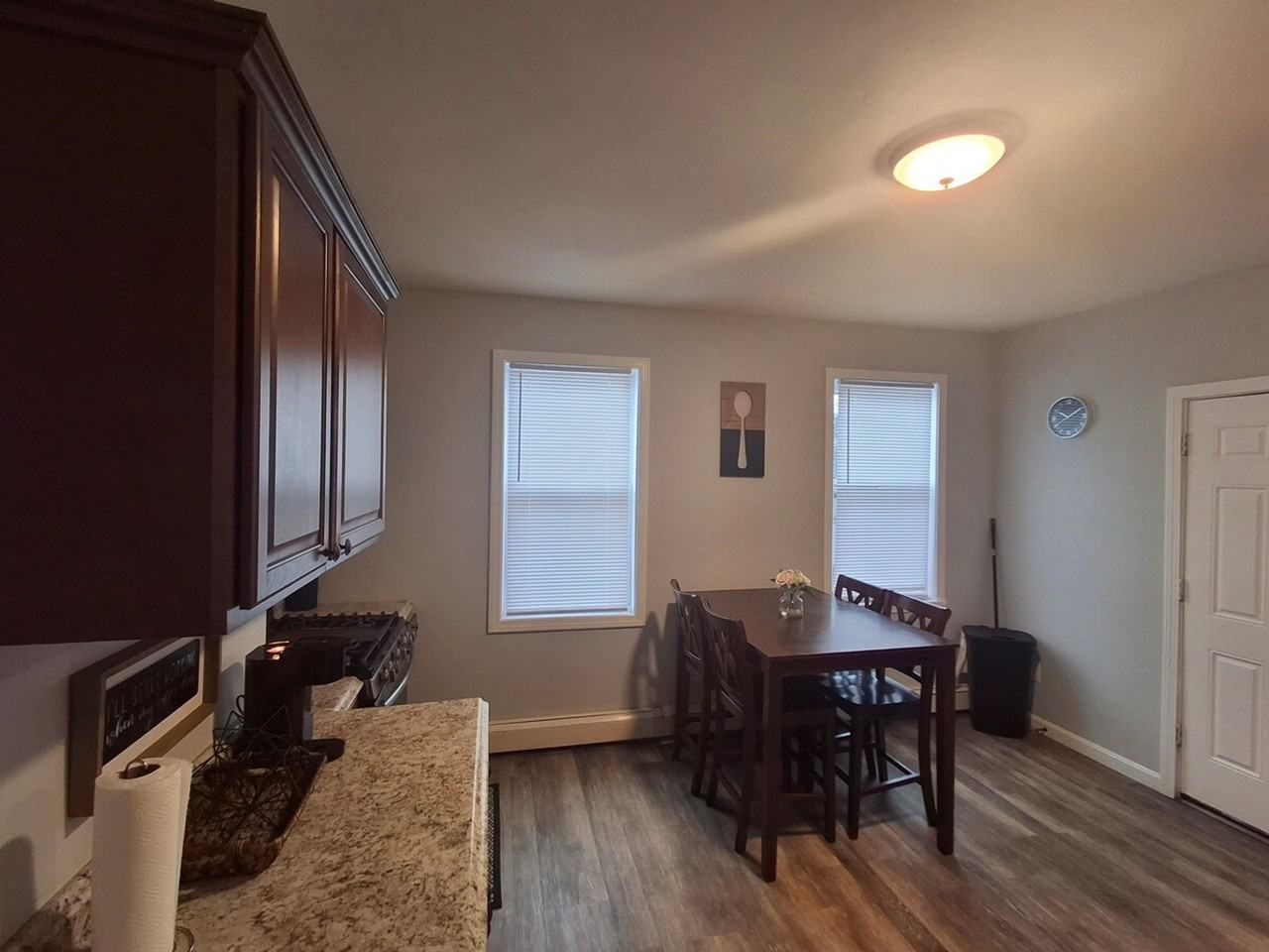 474 Manton Ave #1373637P - Photo 4 of 21