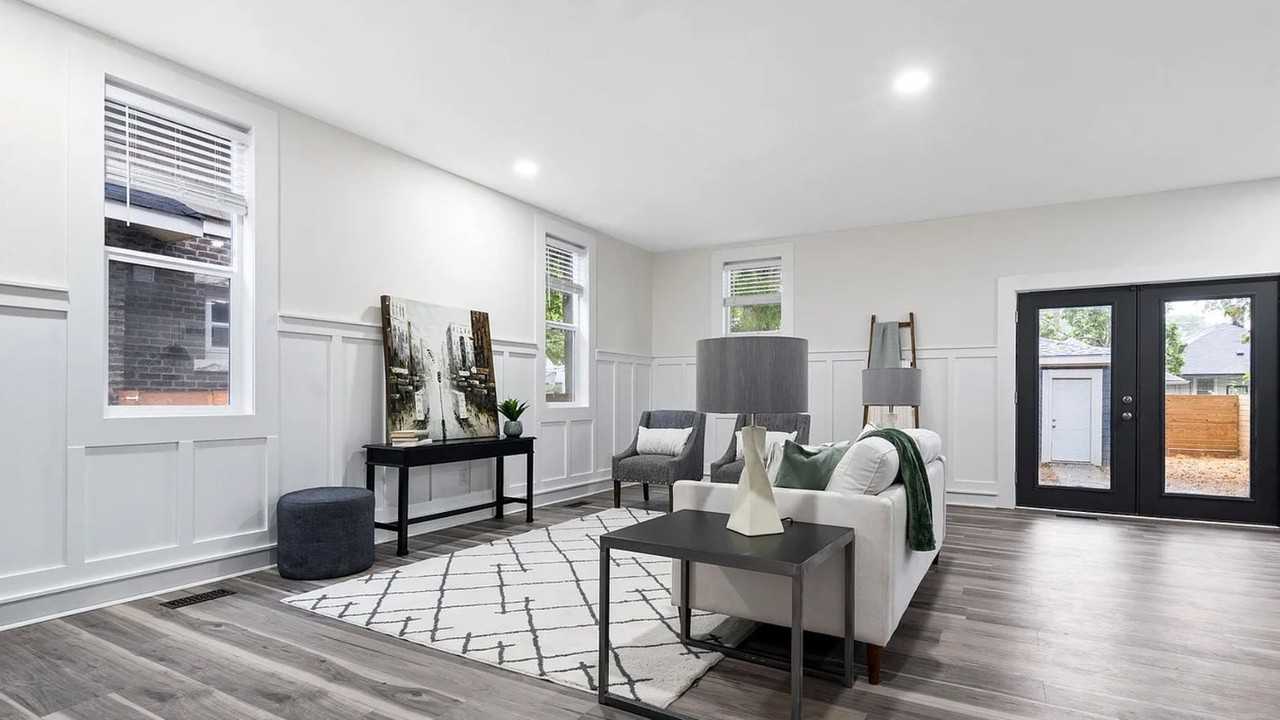 3039 N Park Ave #1372936P - Photo 3 of 19