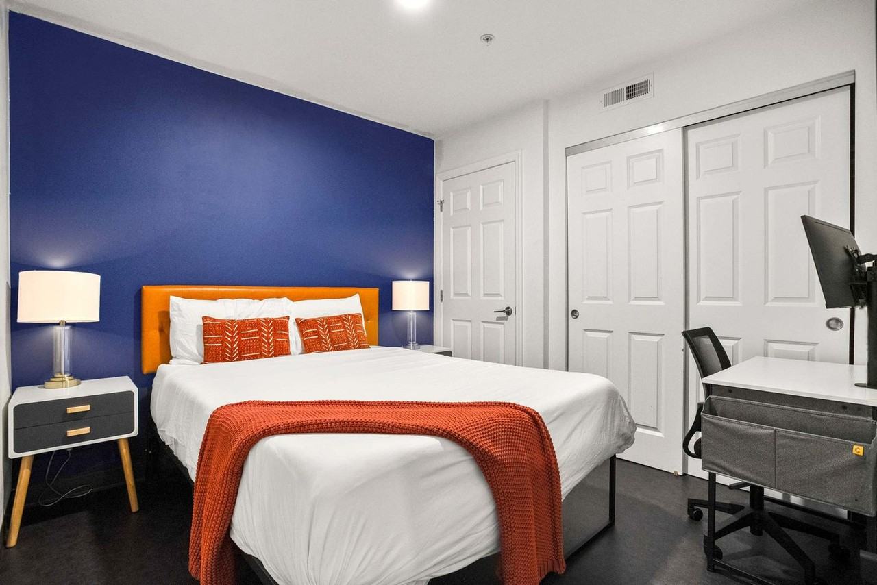 209 9th St #1376599P - Photo 4 of 11