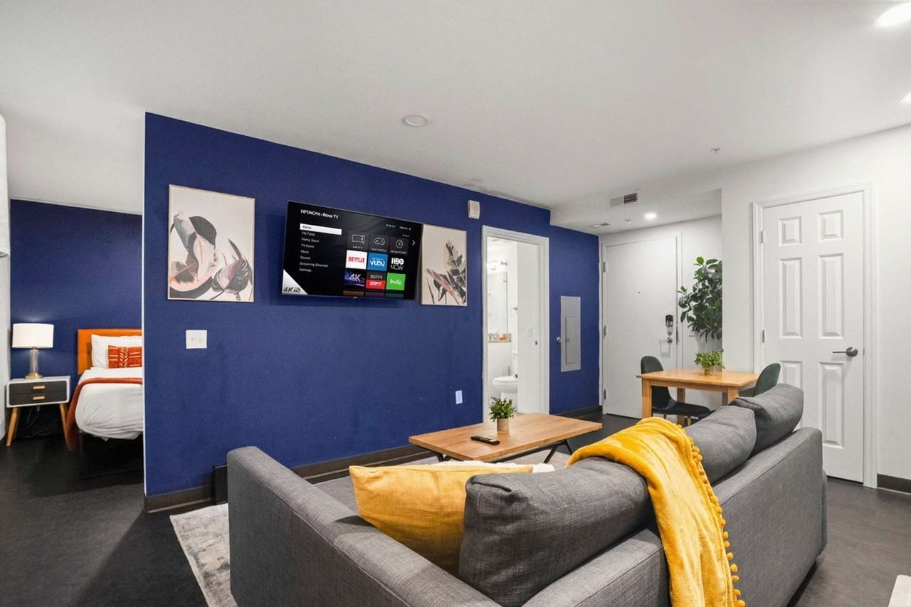 209 9th St #1376599P - Photo 5 of 11