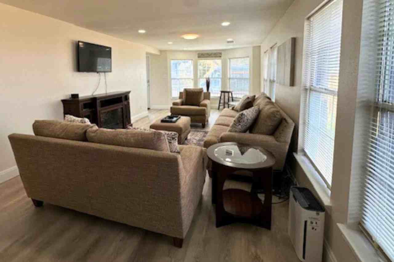 3020 Hardy St #1377439P - Photo 3 of 30