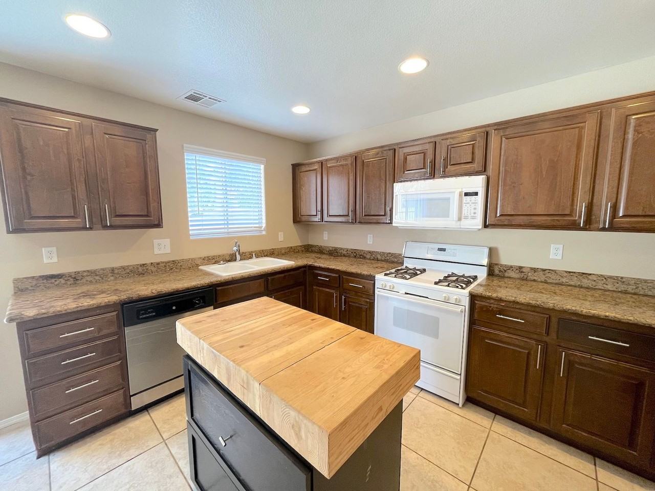 968 Valetta Flat Ave - Photo 2 of 45