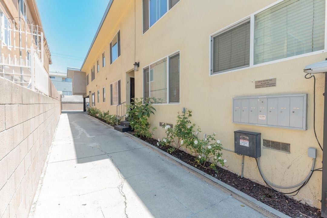 Oxford Apartments - Photo 4 of 25