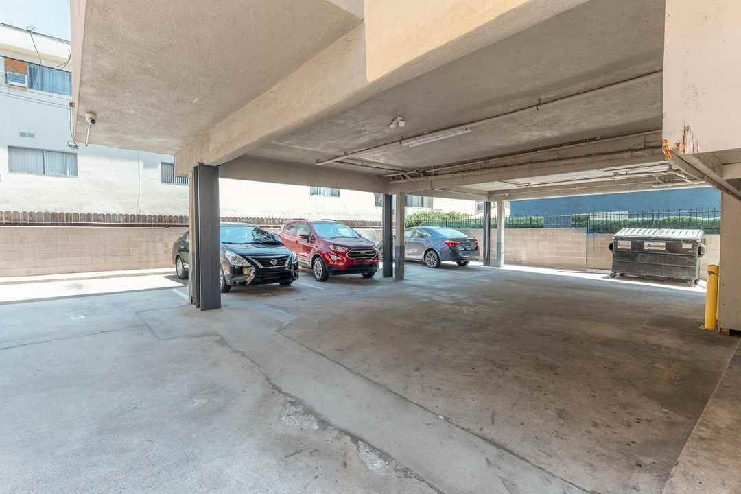 Oxford Apartments - Photo 5 of 25