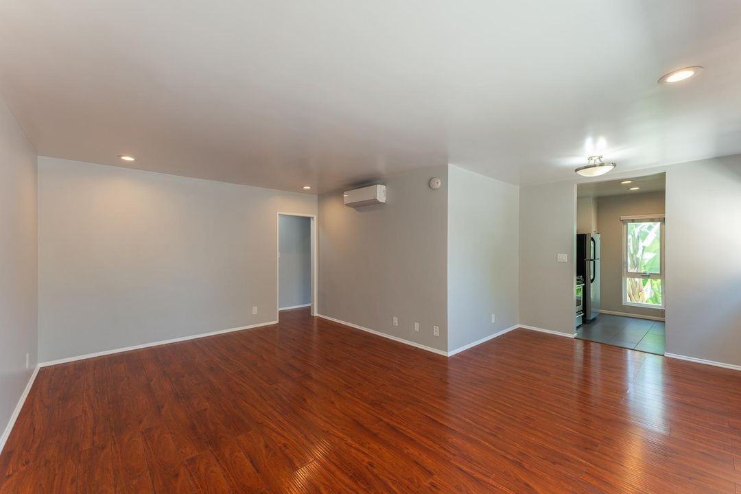 Oxford Apartments - Photo 6 of 25