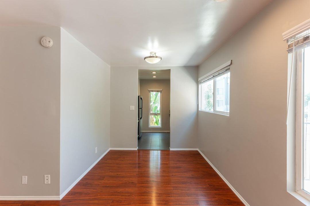 Oxford Apartments - Photo 7 of 25