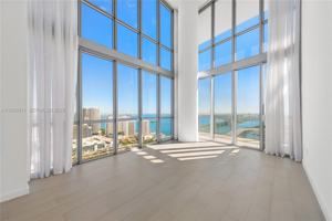 featured image of NE 11th St & Biscayne Blvd