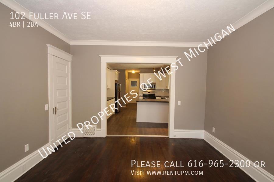 102 Fuller Ave Se - Photo 4 of 30